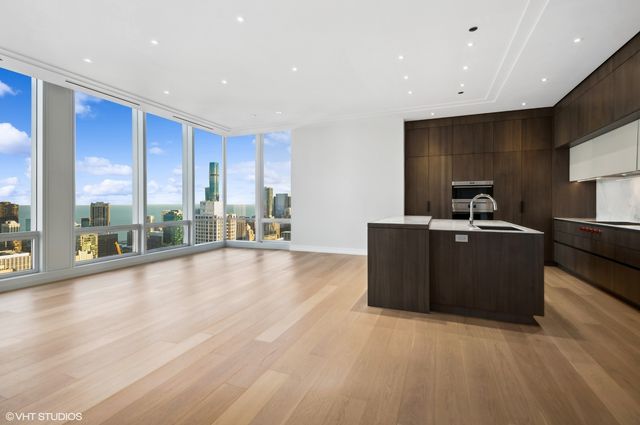 14 W Superior Street 5401, Chicago, IL 60654