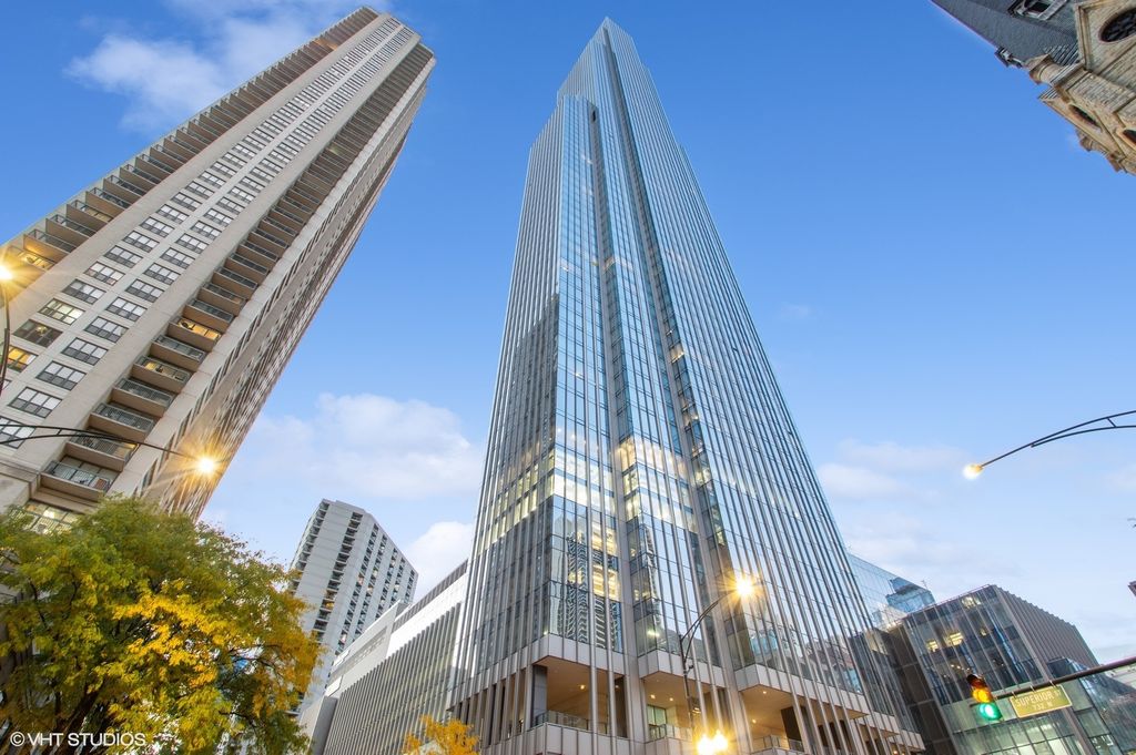 14 W Superior Street 5401, Chicago, IL 60654