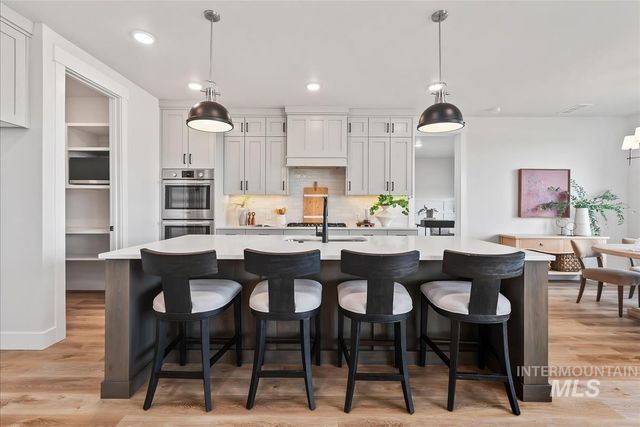 6566 W Los Flores Dr, Meridian, ID 83646
