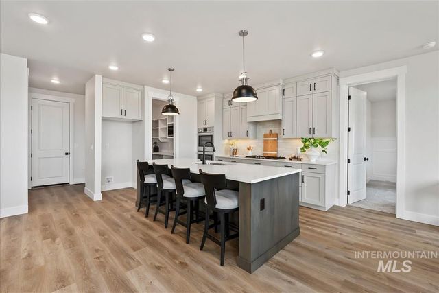 6566 W Los Flores Dr, Meridian, ID 83646