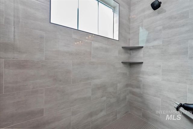 6566 W Los Flores Dr, Meridian, ID 83646