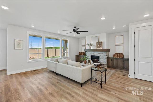 6566 W Los Flores Dr, Meridian, ID 83646