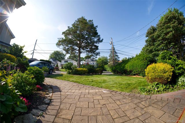 15 Walters Avenue, Syosset, NY 11791