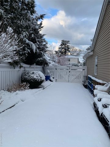 15 Walters Avenue, Syosset, NY 11791