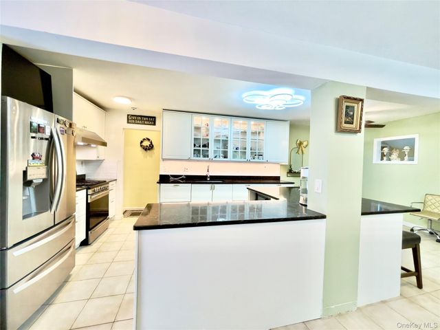 15 Walters Avenue, Syosset, NY 11791