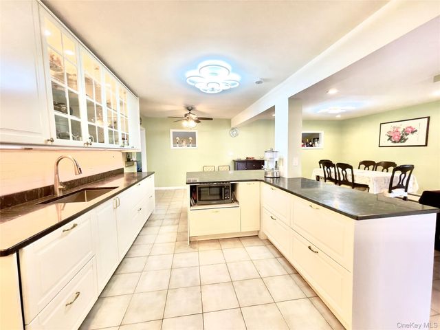 15 Walters Avenue, Syosset, NY 11791