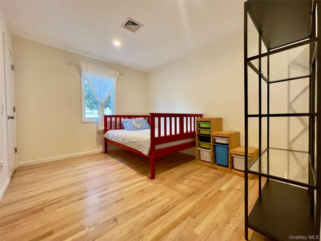 15 Walters Avenue, Syosset, NY 11791