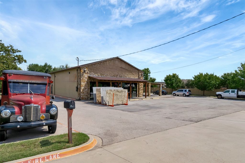 7716 Davis Boulevard, North Richland Hills, TX 76182