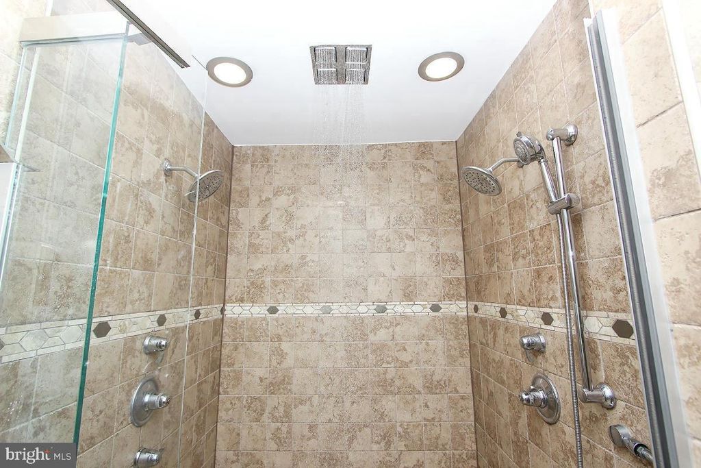 Image 18 of property listing at 6001 MARQUETTE TER, Bethesda, MD 20817