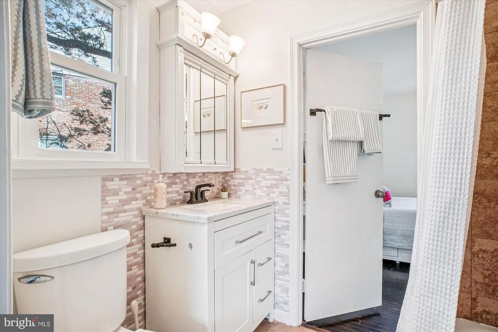 Image 21 of property listing at 6001 MARQUETTE TER, Bethesda, MD 20817