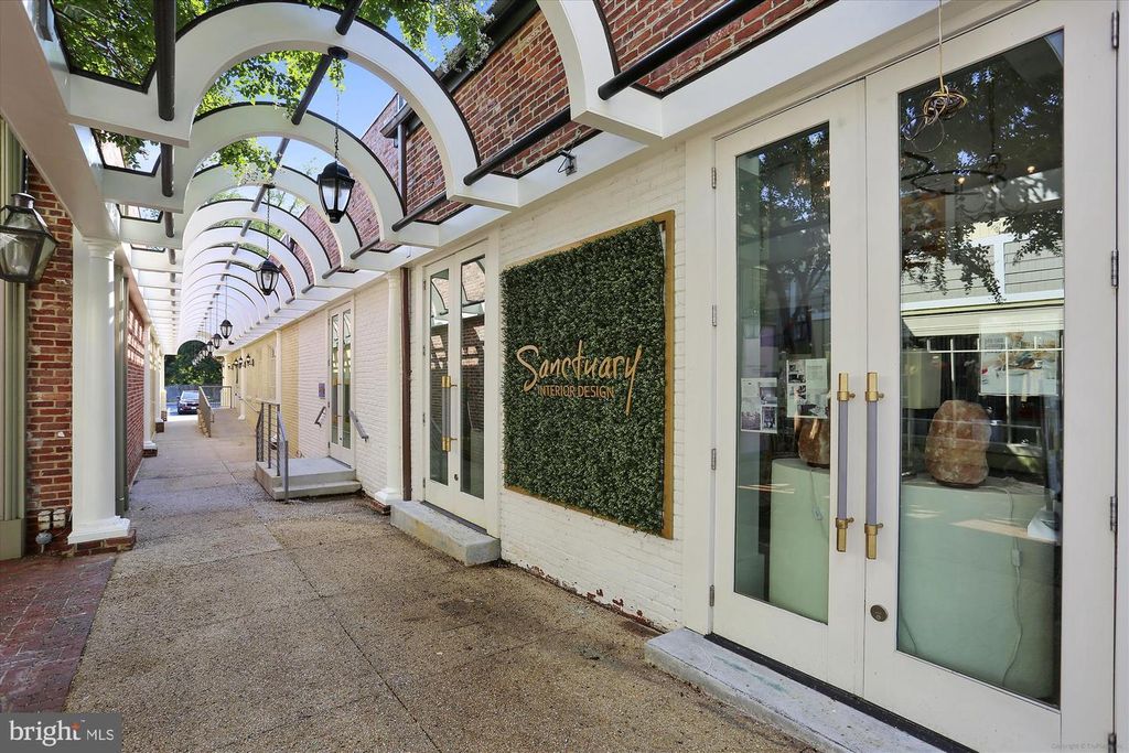 Image 36 of property listing at 6001 MARQUETTE TER, Bethesda, MD 20817