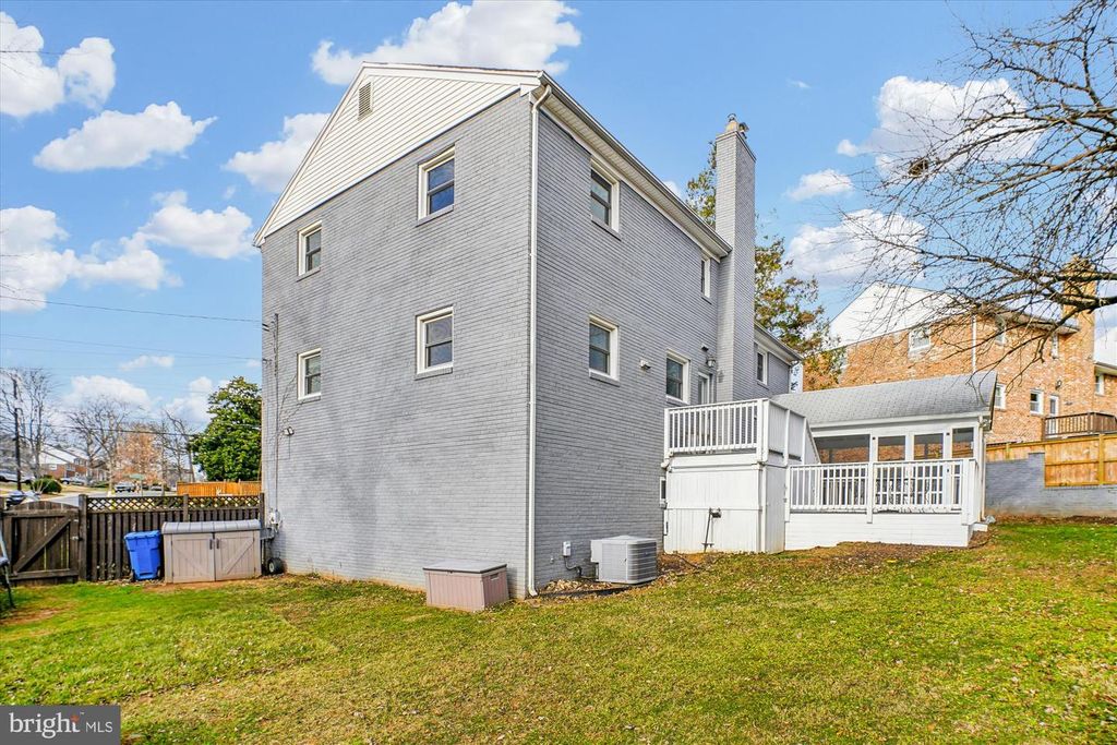 Image 4 of property listing at 6001 MARQUETTE TER, Bethesda, MD 20817