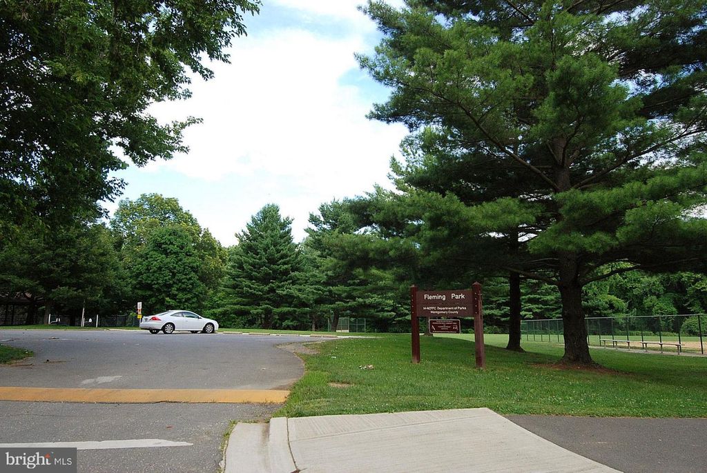 Image 43 of property listing at 6001 MARQUETTE TER, Bethesda, MD 20817