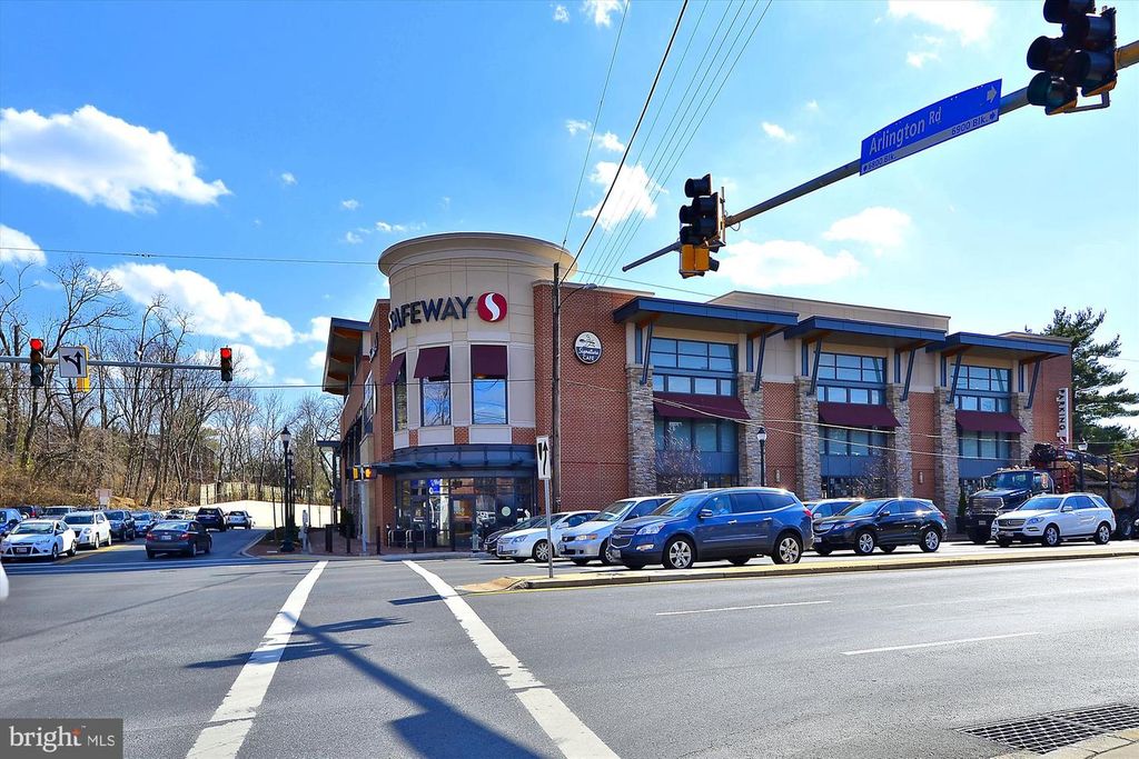 Image 68 of property listing at 6001 MARQUETTE TER, Bethesda, MD 20817