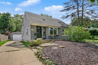 2738 Richards Drive, East Grand Rapids, MI 49506