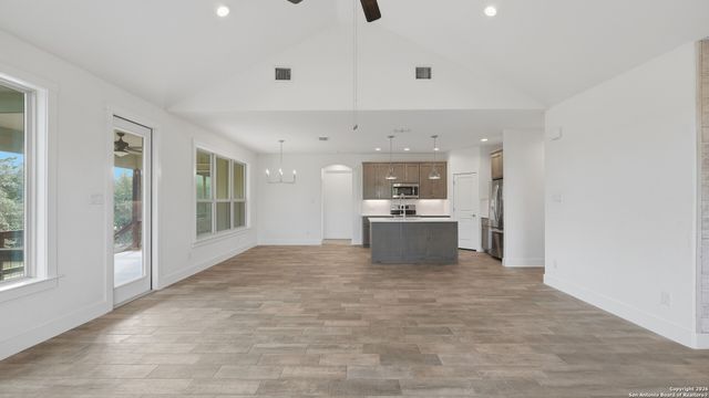 1039 Primrose Path, Canyon Lake, TX 78133