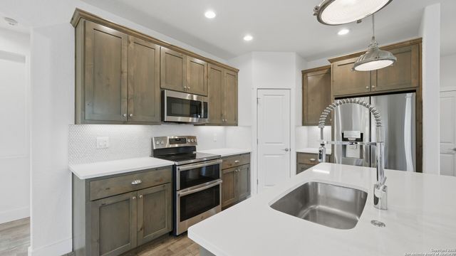 1039 Primrose Path, Canyon Lake, TX 78133