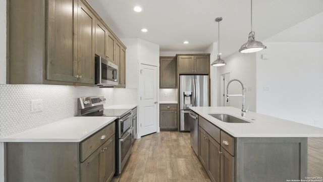 1039 Primrose Path, Canyon Lake, TX 78133