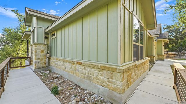 1039 Primrose Path, Canyon Lake, TX 78133