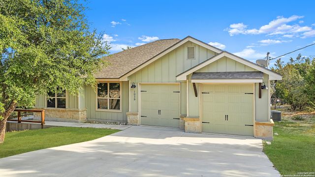 1039 Primrose Path, Canyon Lake, TX 78133