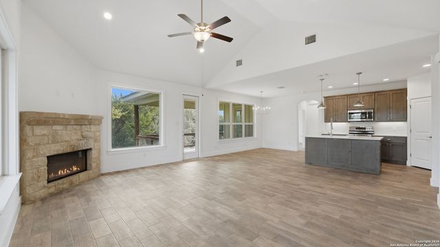 1039 Primrose Path, Canyon Lake, TX 78133