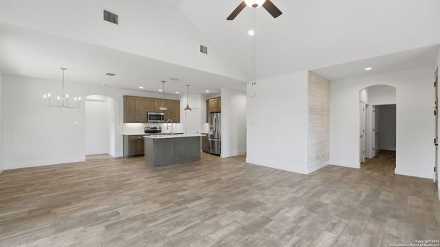 1039 Primrose Path, Canyon Lake, TX 78133