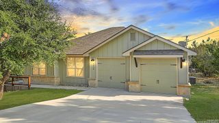 1039 Primrose Path, Canyon Lake, TX 78133