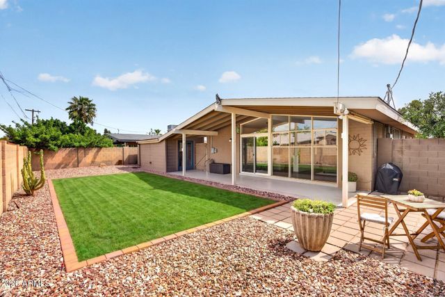 6908 E EARLL Drive, Scottsdale, AZ 85251