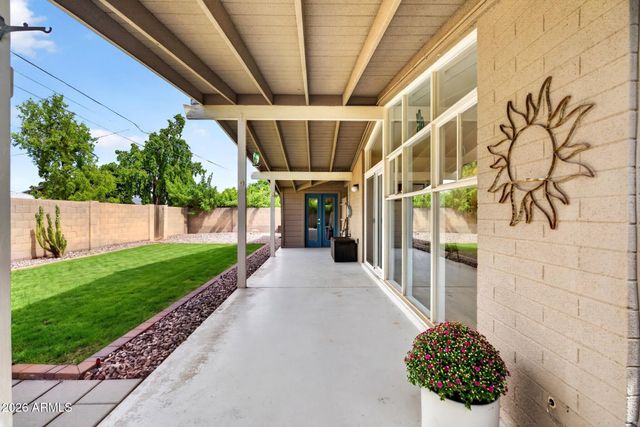 6908 E EARLL Drive, Scottsdale, AZ 85251