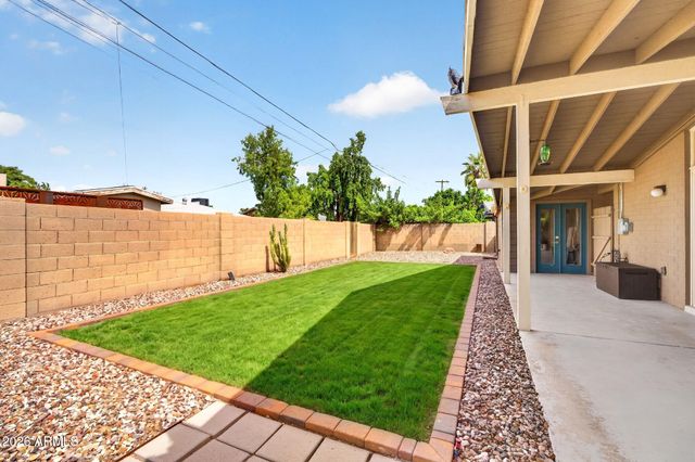 6908 E EARLL Drive, Scottsdale, AZ 85251