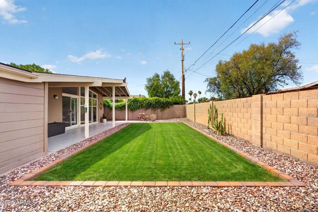 6908 E EARLL Drive, Scottsdale, AZ 85251