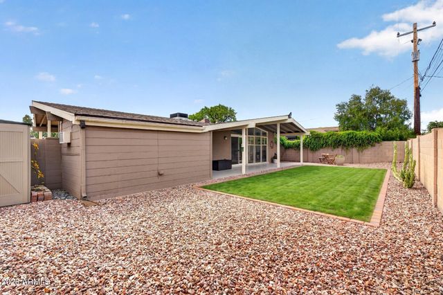 6908 E EARLL Drive, Scottsdale, AZ 85251