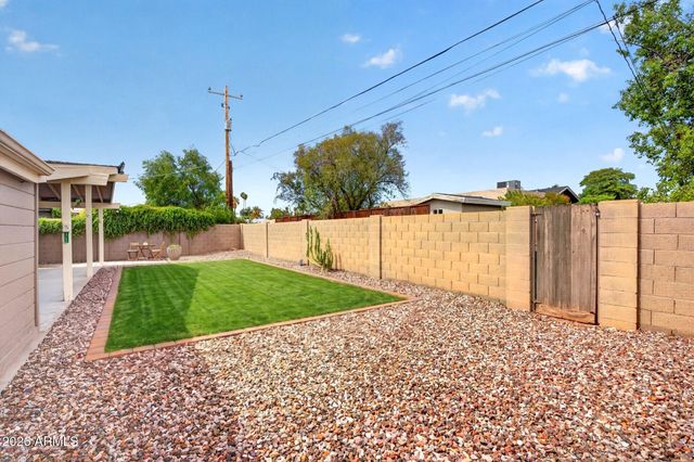 6908 E EARLL Drive, Scottsdale, AZ 85251