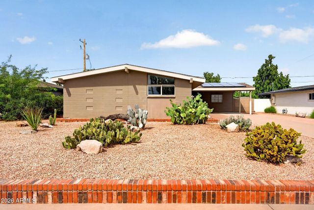 6908 E EARLL Drive, Scottsdale, AZ 85251