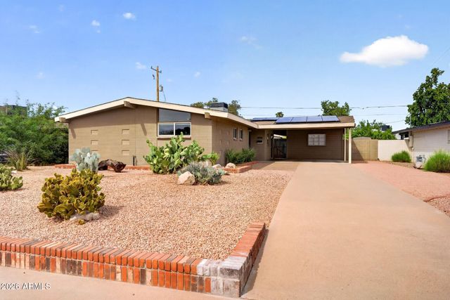 6908 E EARLL Drive, Scottsdale, AZ 85251