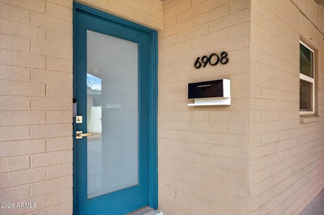 6908 E EARLL Drive, Scottsdale, AZ 85251