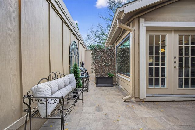 11622 Village Place Drive 328, Houston, TX 77077