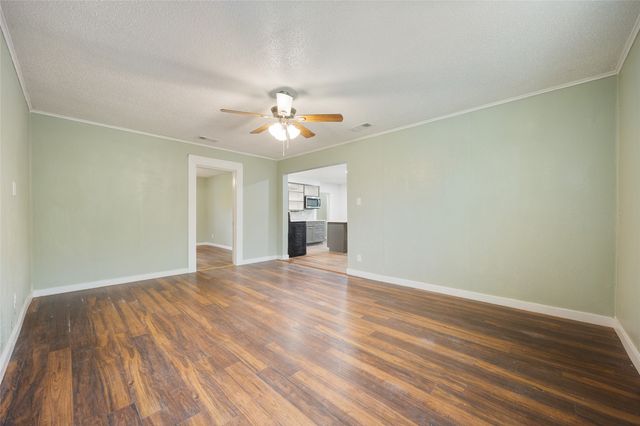 4305 Templeton Street, Greenville, TX 75401