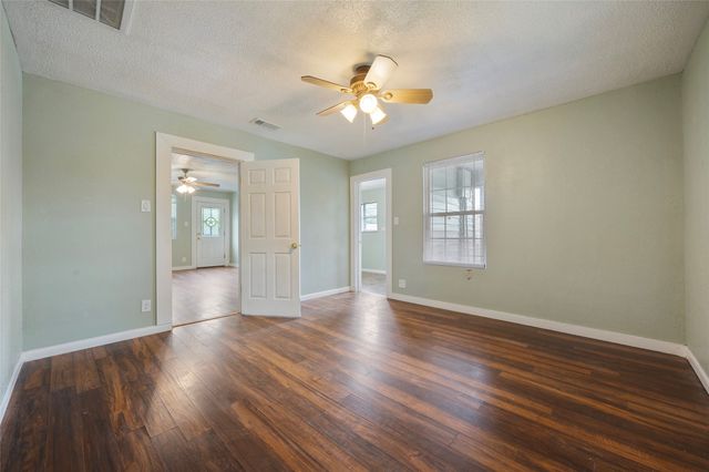 4305 Templeton Street, Greenville, TX 75401