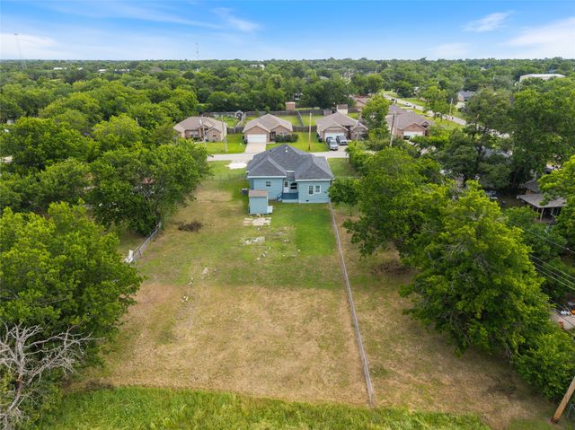4305 Templeton Street, Greenville, TX 75401