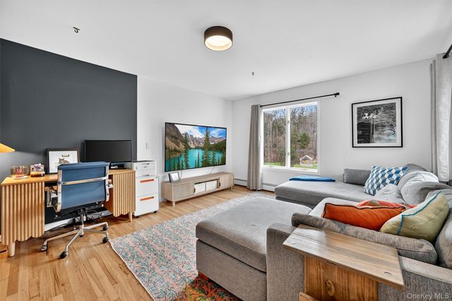 16 Oxford Springs Road, Chester, NY 10918