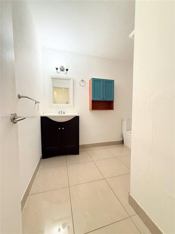 2950 Griffin Rd 3, Dania Beach, FL 33312