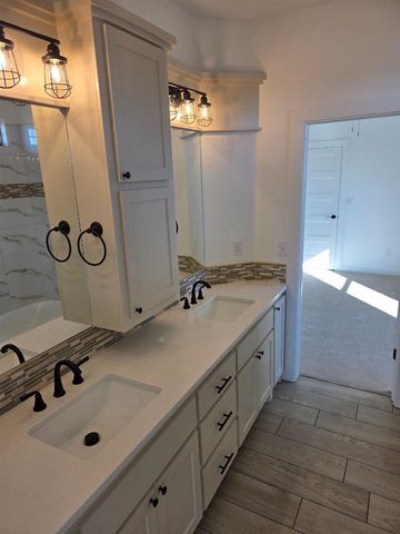 5632 NE Minnow Ln, Elgin, OK 73538