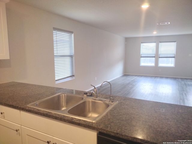 7722 BLUE GULF DR, San Antonio, TX 78222