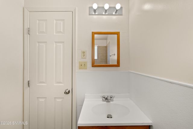 2117 Skyway Drive, Las Cruces, NM 88001