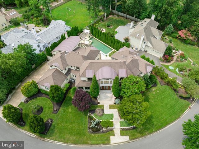 4 SOUTHWOOD DR, Cherry Hill, NJ 08003