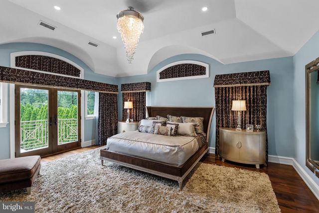 4 SOUTHWOOD DR, Cherry Hill, NJ 08003