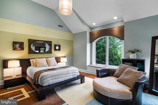 4 SOUTHWOOD DR, Cherry Hill, NJ 08003