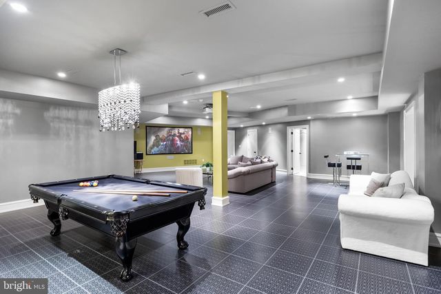 4 SOUTHWOOD DR, Cherry Hill, NJ 08003