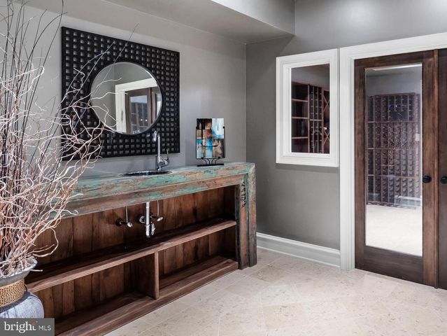 4 SOUTHWOOD DR, Cherry Hill, NJ 08003